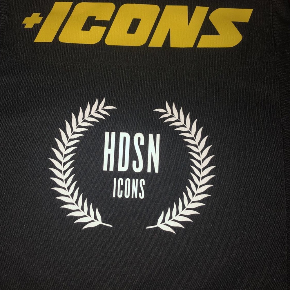 BLACK ICONS VEST NEVER WORN